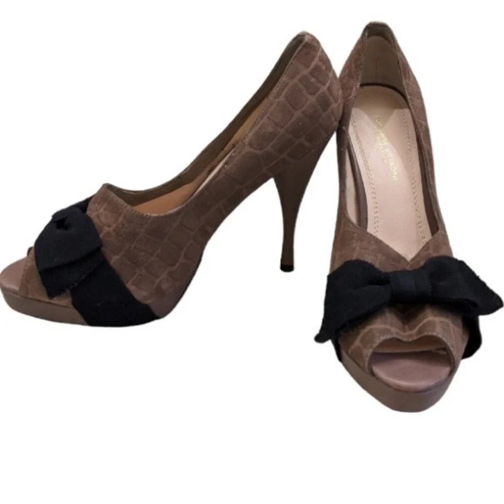 Adrienne Vittadini Collection Peep Toe Bow Leather Platform Pumps in Taupe 7.5